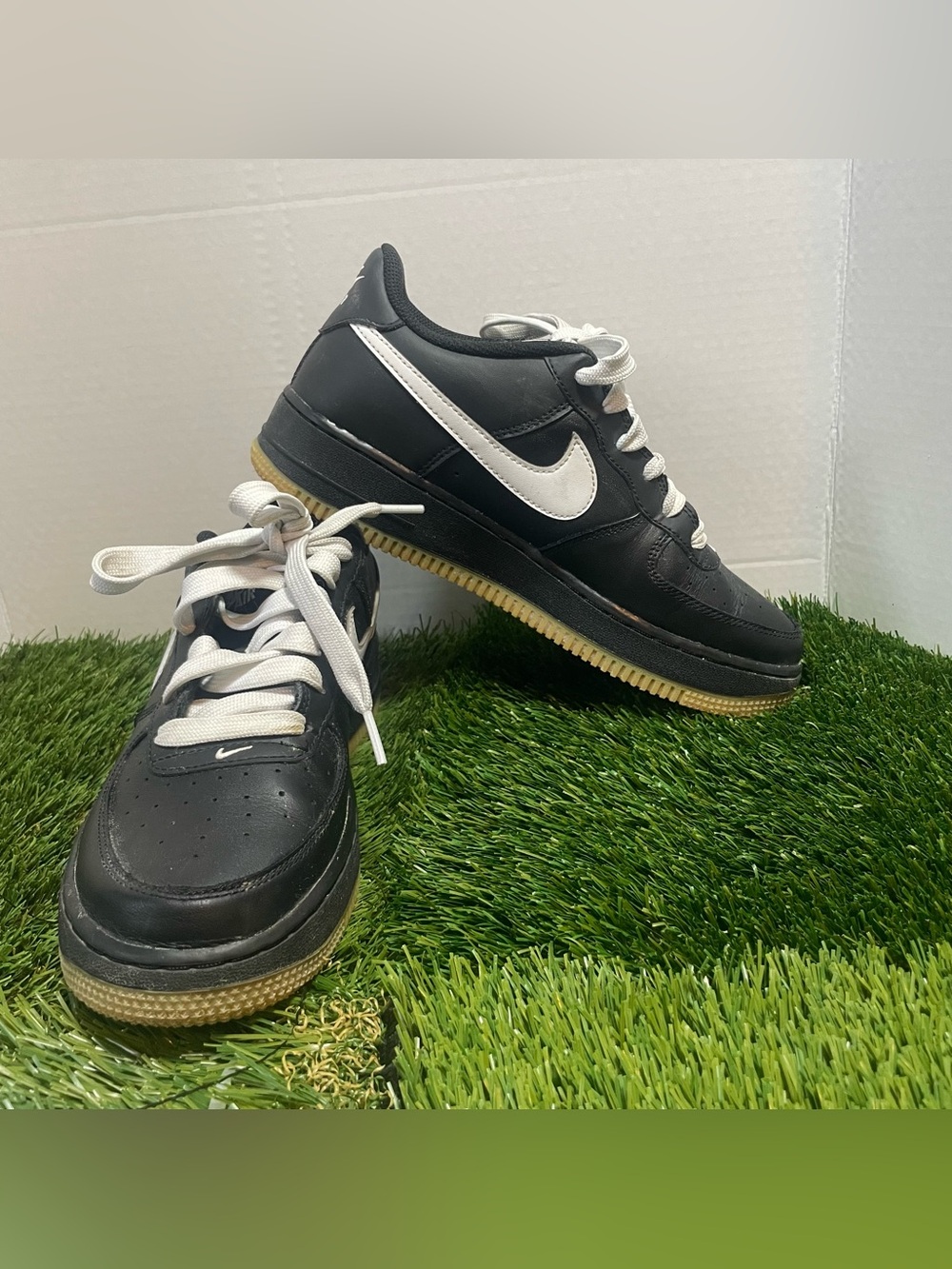 Nike Black White Gum Sole Sneakers Big Kids Youth Size 7Y